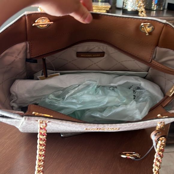 Michael Kors LG tote - Picture 6 of 10